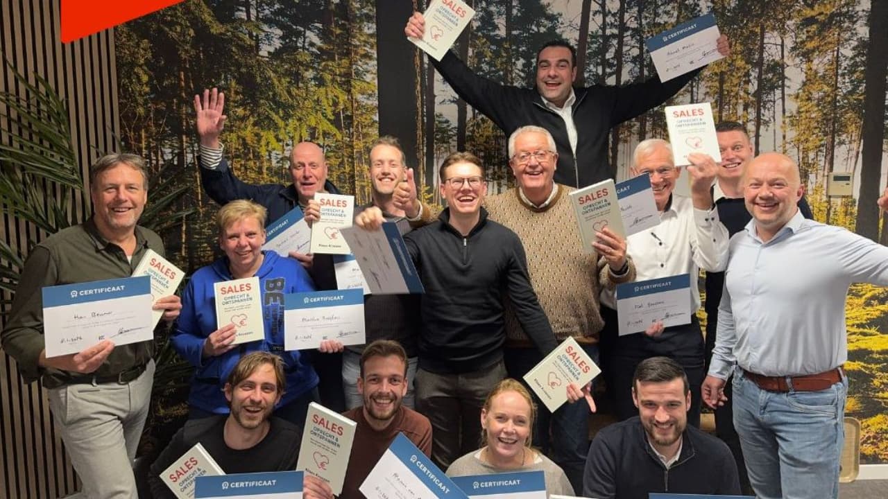 Deelnemers van de Sales Excellence Training met certificaten
